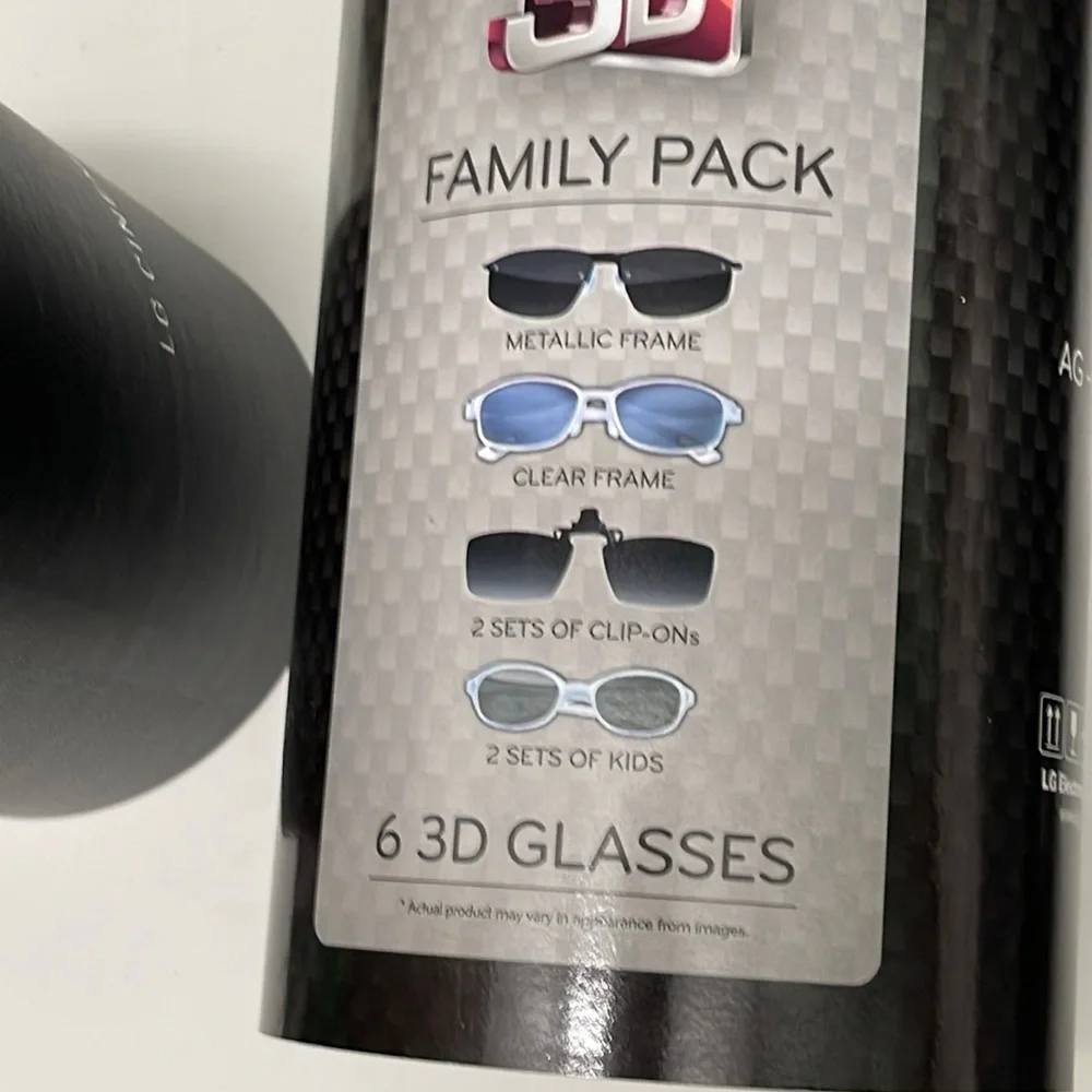 3D glasses Family pack by LG. Everyone gets their own pair. Glasswipes included